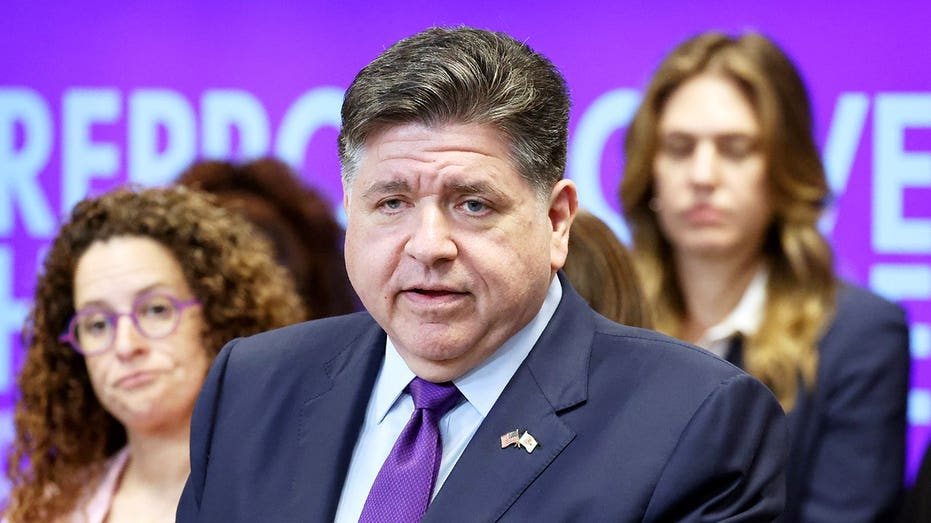 Federal judge strikes down Illinois laws granting benefits to illegal immigrants