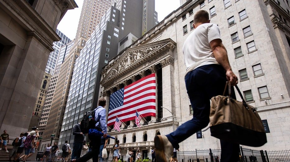 Adviser says wealthy families avoid making major financial decisions alone