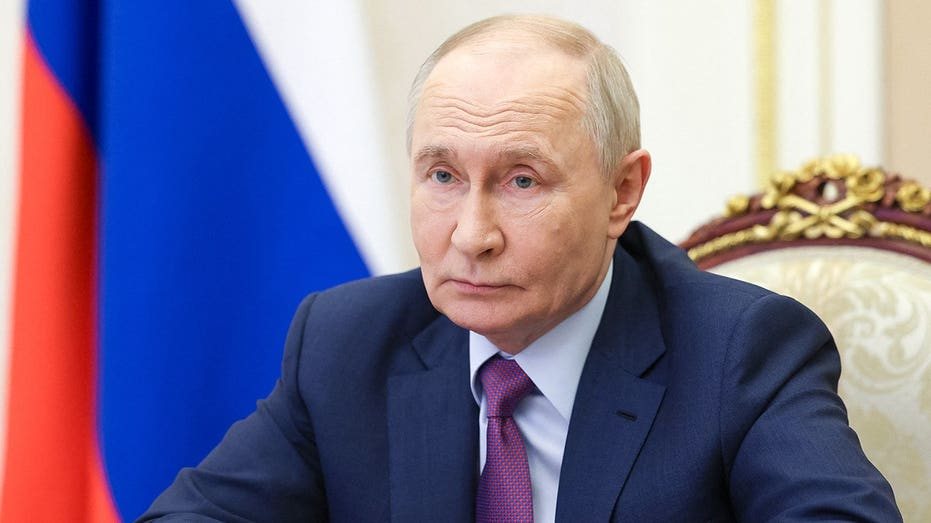 Senate advances sweeping Russia sanctions package in bipartisan vote