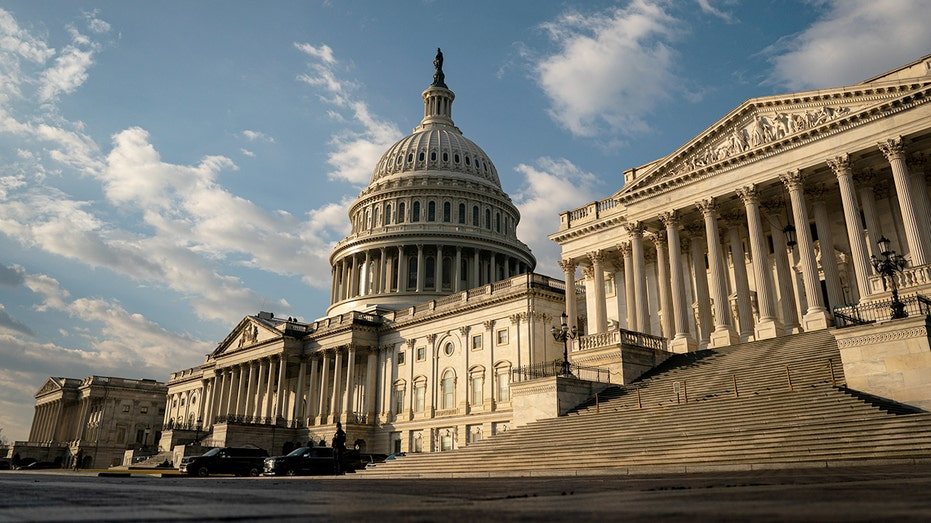 Midterm Elections Enter Final 100-Day Sprint as Republicans and Democrats Battle for Control