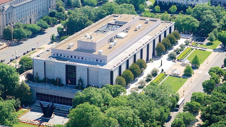 Trump administration escalates pressure on Smithsonian over history exhibits