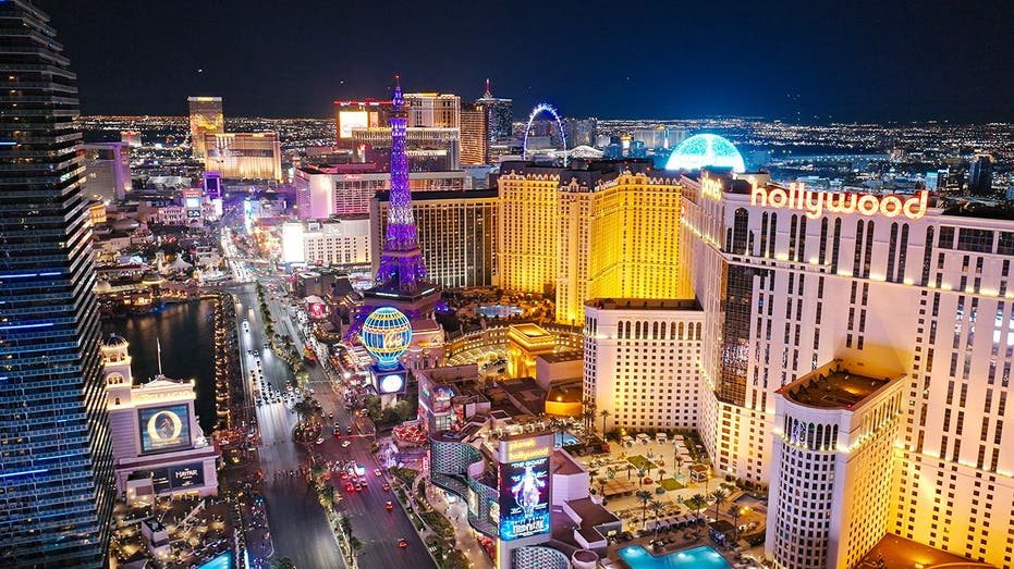 Bargain Buffets Persist in Las Vegas as Luxury Dining Expands