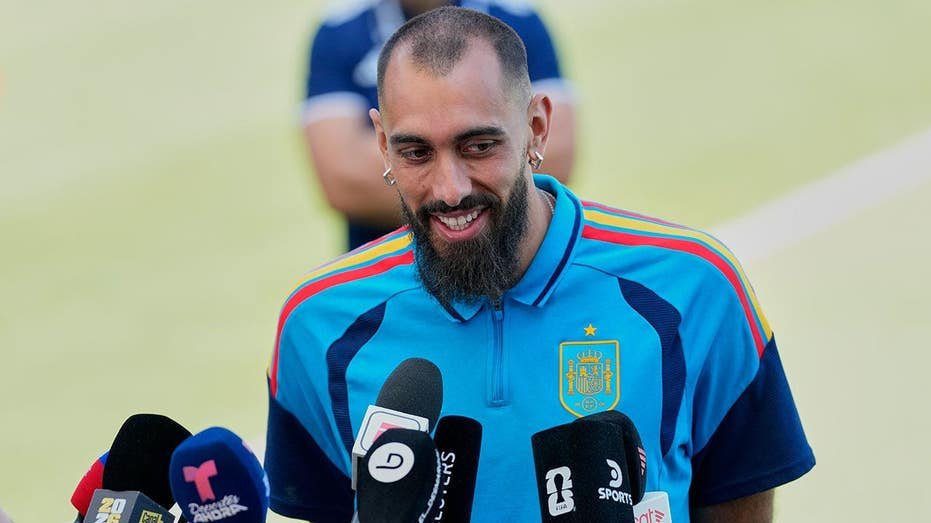 Spanish Striker Borja Iglesias Reluctant to Shake Trump’s Hand at World Cup Final