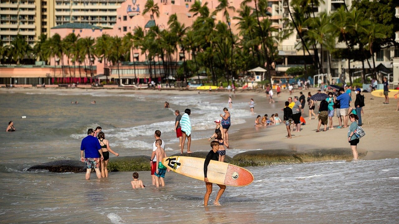 Tulsi Gabbard's Brother Charged After Allegedly Trying to Lure Children to Waikīkī Hotel Room