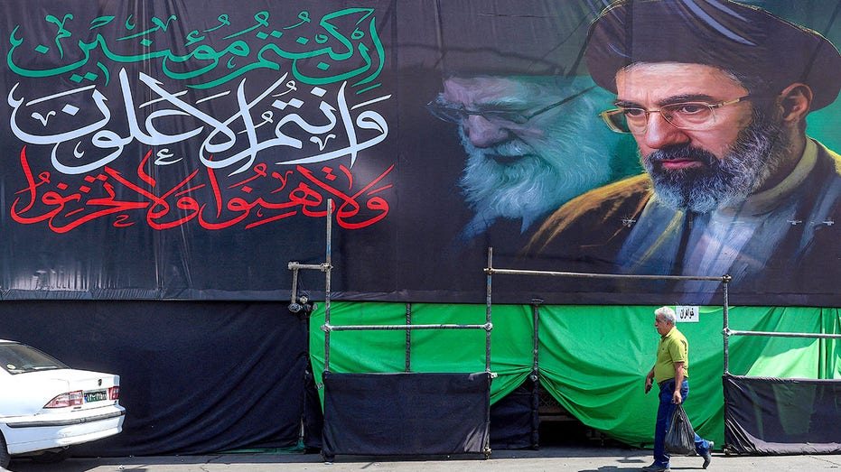 Trump Says Iran 'Wants to Meet' as Administration Debates Regime Change Strategy