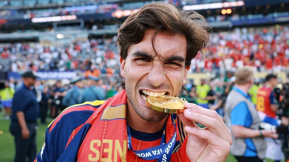 Ferran Torres Wears 'Make Spain Great Again' Hat at World Cup Victory Parade